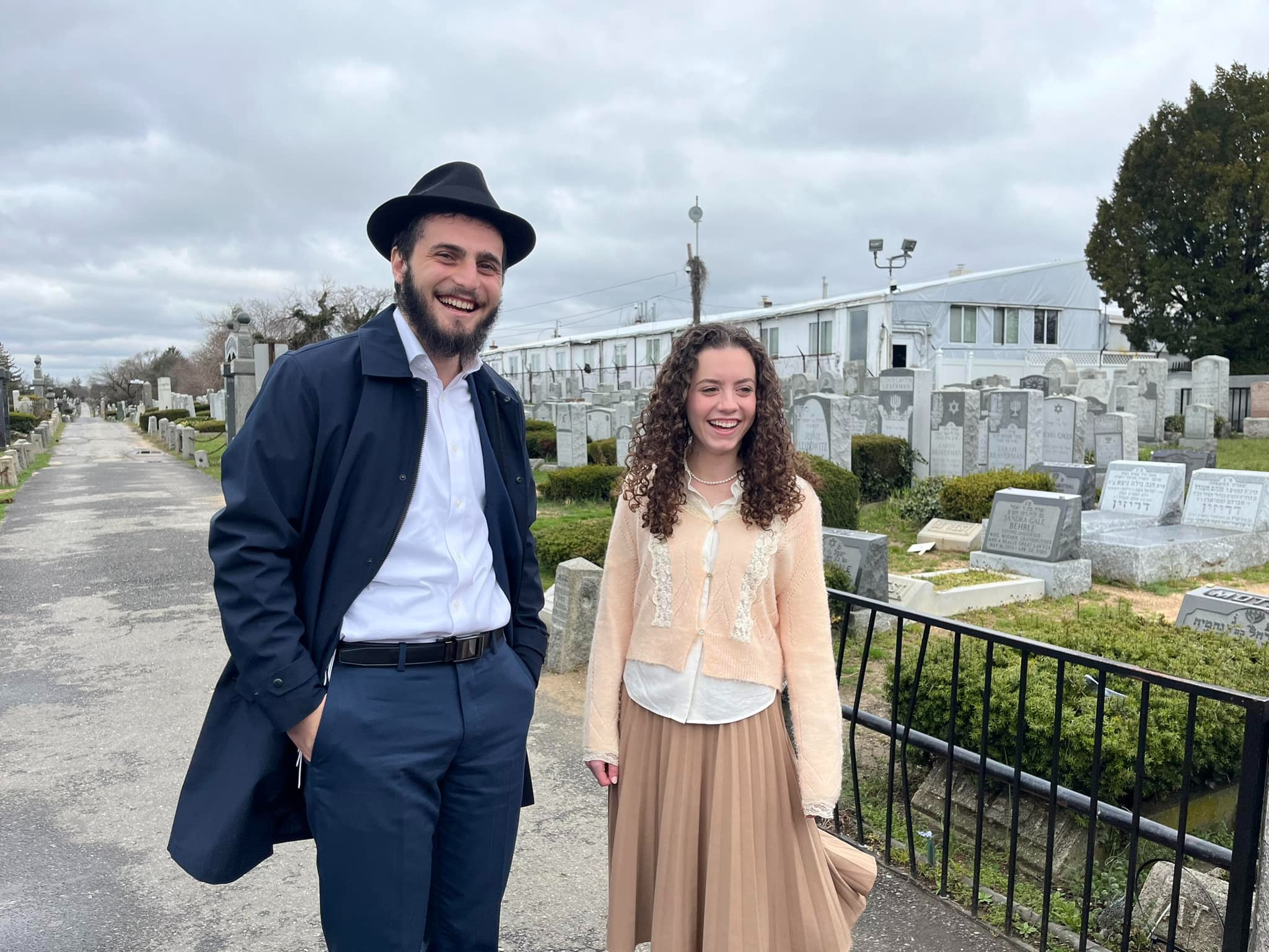 Slomó rabbink és felesége Dvora rebecen lányának Muskynak eljegyzéséről kaptunk hírt